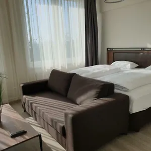Apart-hotel Motel Plus Schoenefeld